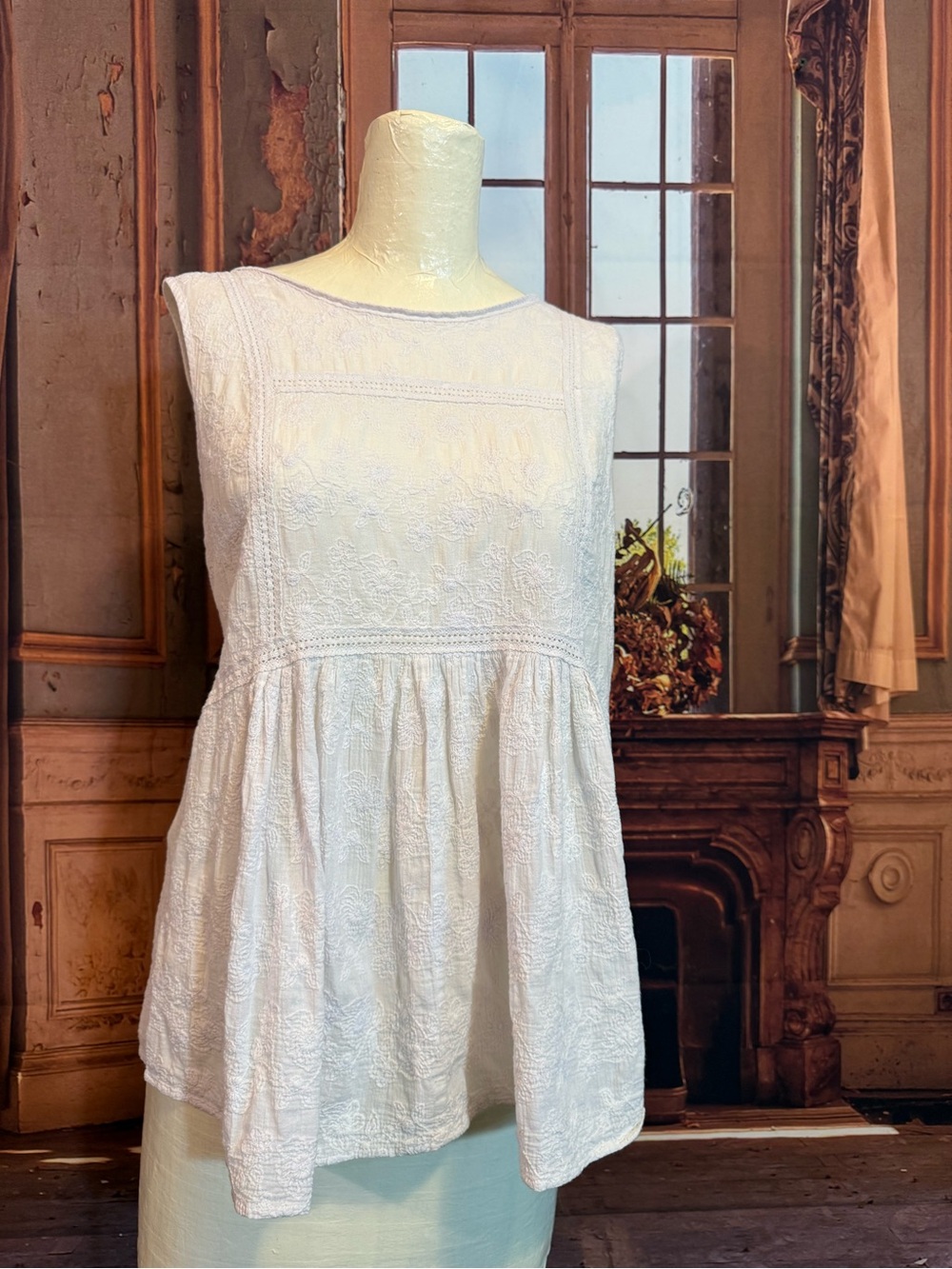 Lane Bryant White Sleeveless Embroidered Peplum Top Tunic Boho Hi Lo Hem 20